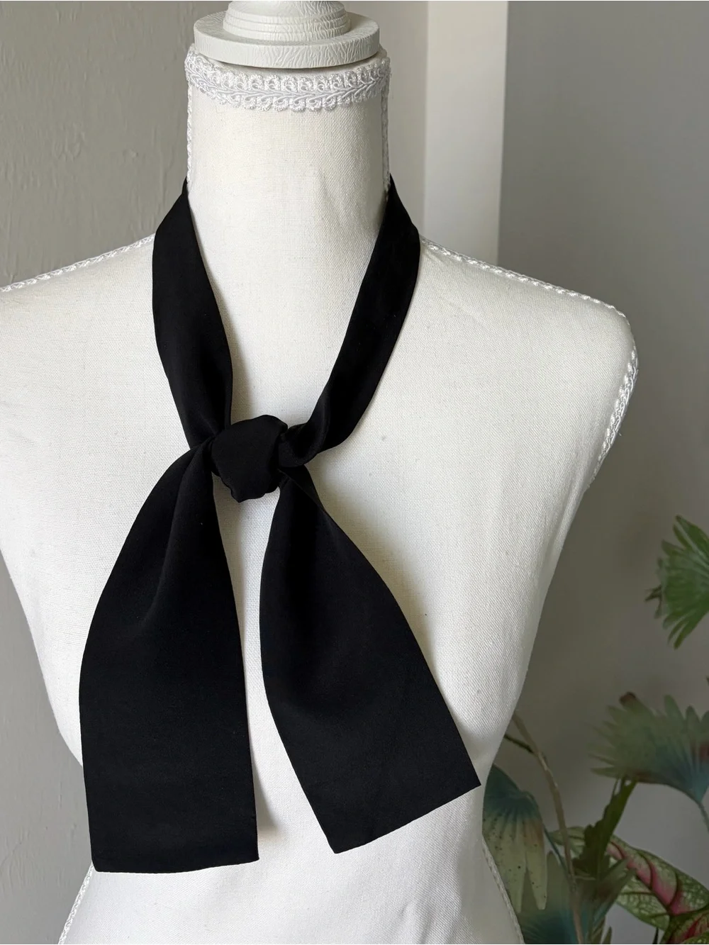 Women’s Black Skinny Silk Neck Scarf